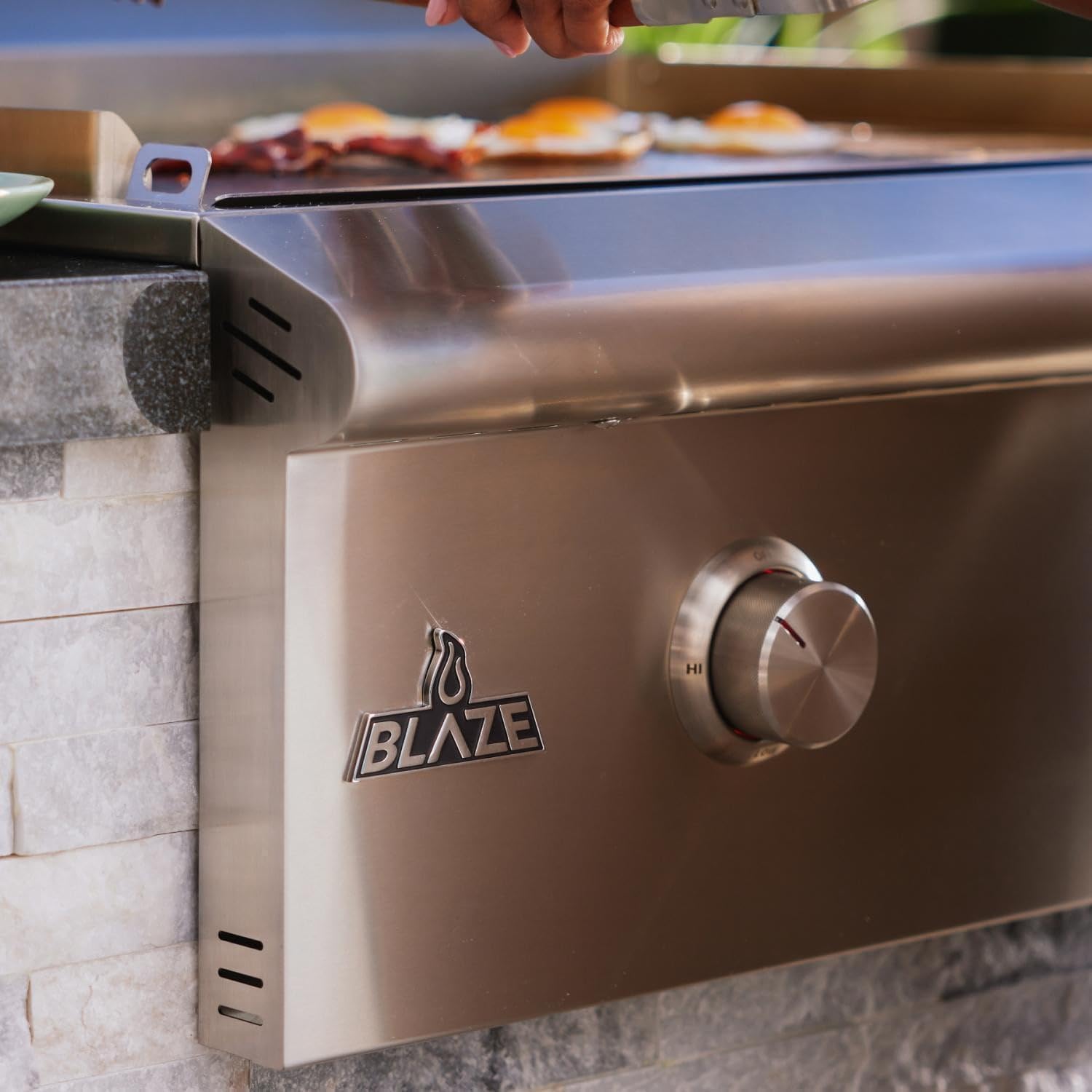 Blaze LTE+ 30-Inch Built-in Natural Gas Griddle w/Lift-Assist Hood - BLZ-GRIDDLE-LTE3-NG - Image 6