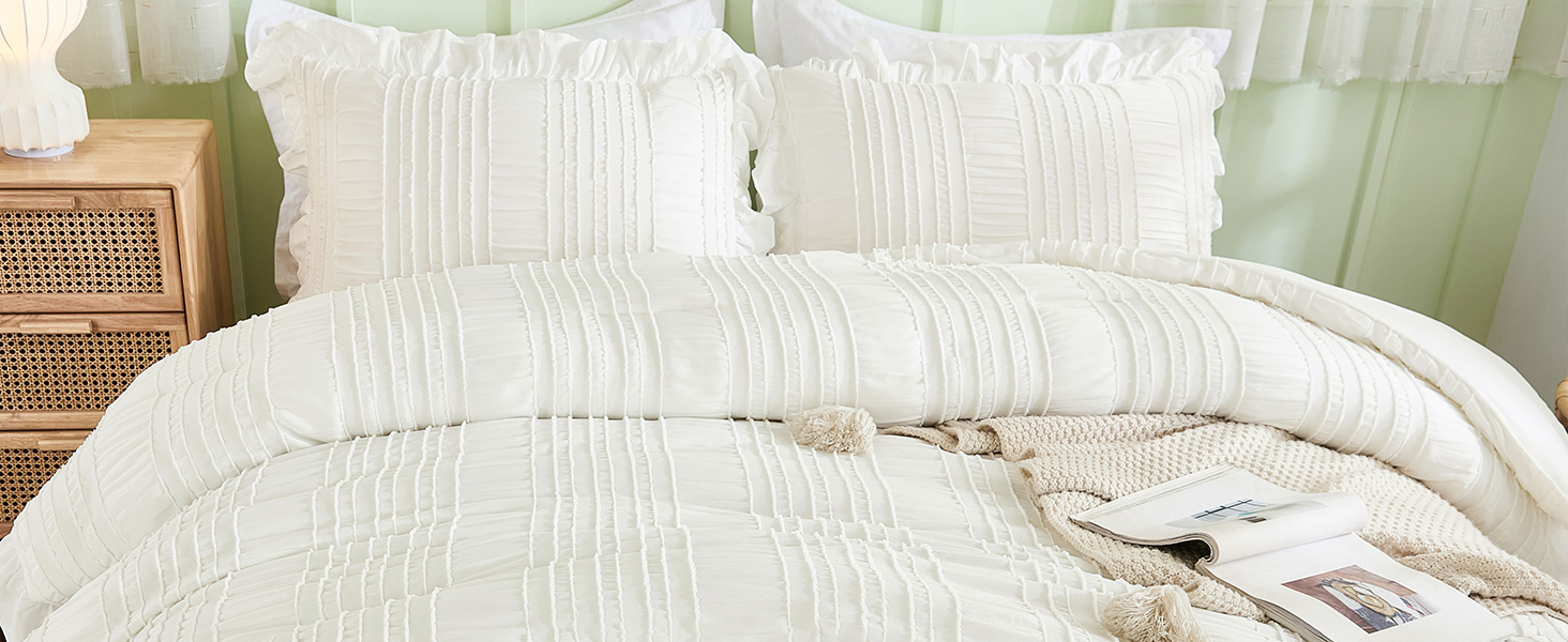 Seersucker Ruffle Comforter Set