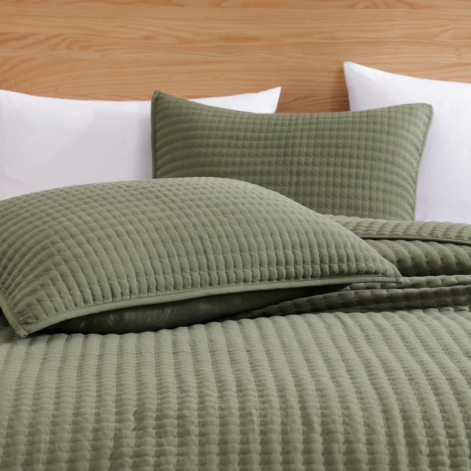 WRENSONGE Queen Quilt-3 Pieces Lightweight Bedspreads Olive Green Queen Size Quilt Bedding Set for All Seasons, Soft Summer Coverlet with 2 Pillow Shams Suitable for Bed & Couch - Image 5