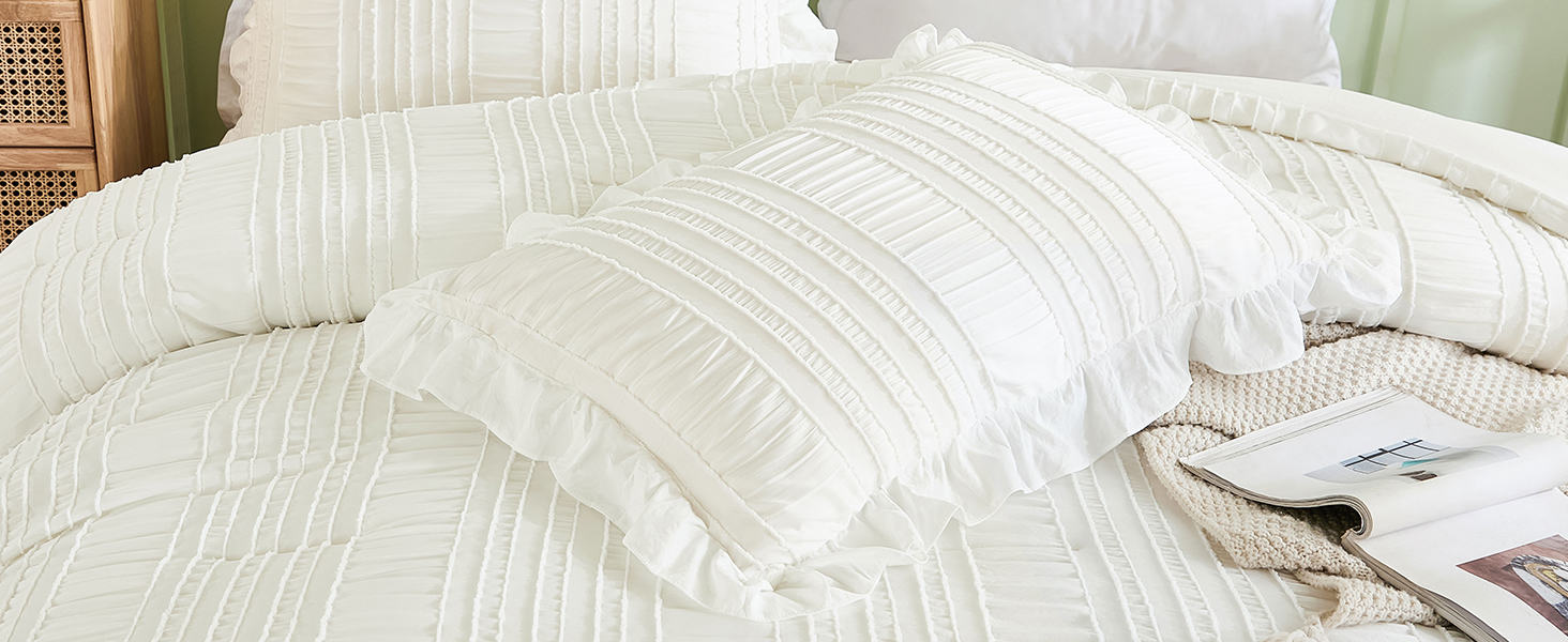 Seersucker Ruffle Comforter Set
