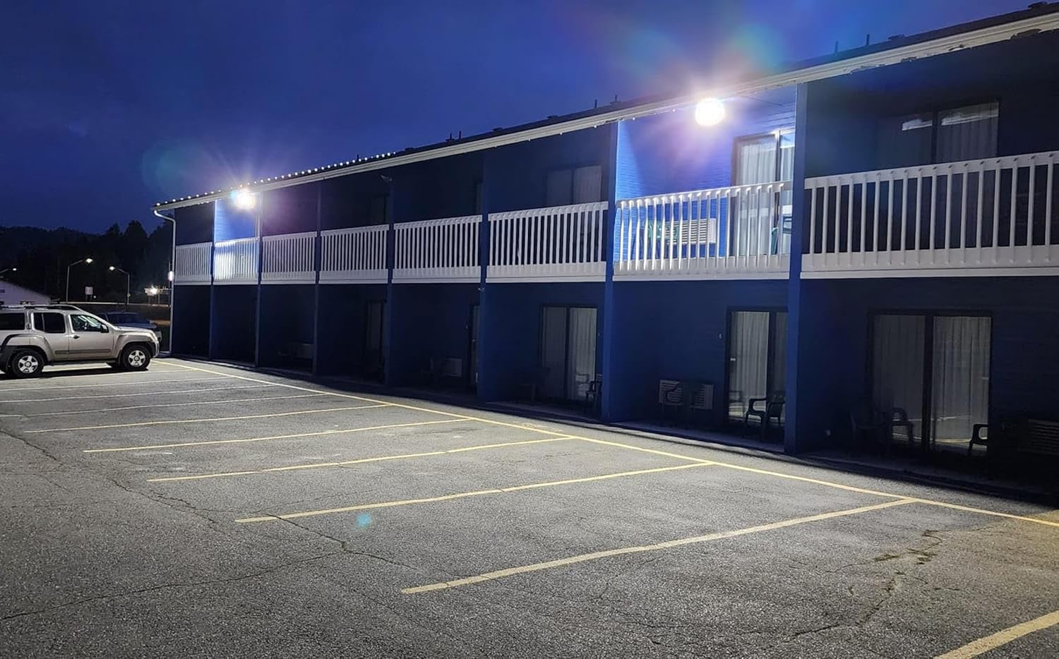 Modern Sleek LED Flood Light, 360° Rotatable 120W Commercial Wall Pack with Dusk to Dawn, 18000LM 5000K Waterproof Outdoor Lighting for Yard, Driveway, Car Lot, Building - Image 9