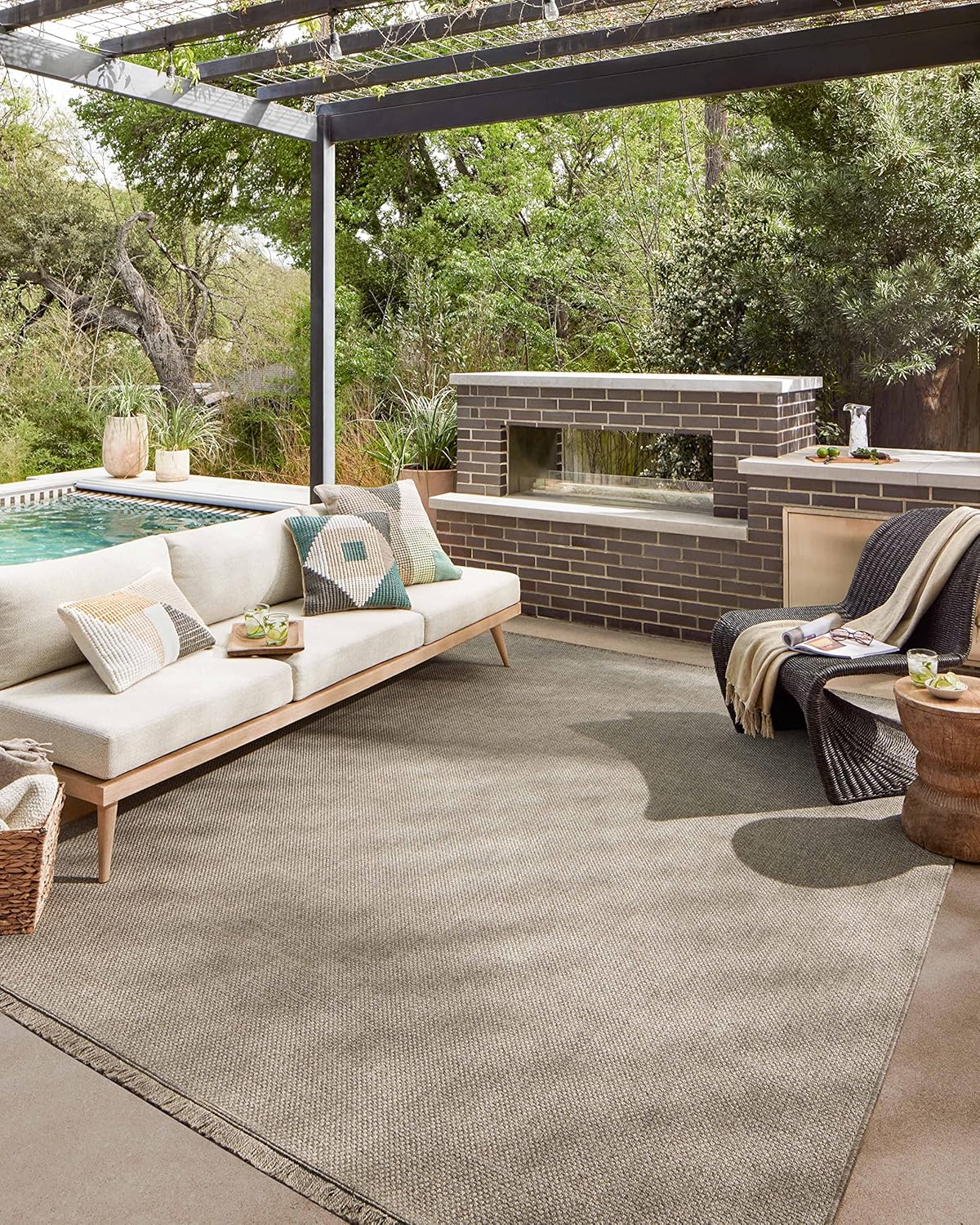 Loloi Dawn Collection Indoor/Outdoor DAW-04 Coffee 7′-8″ x 10′ Area Rug