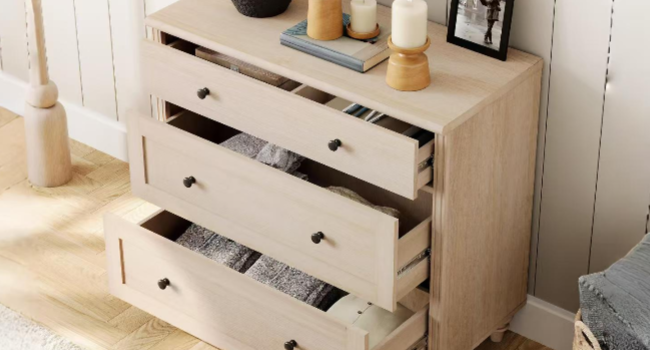 chest of drawers