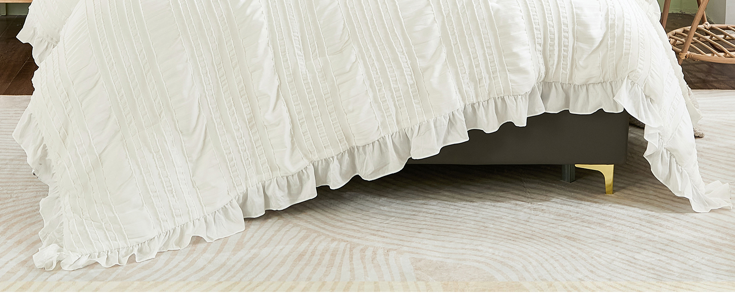Seersucker Ruffle Comforter Set