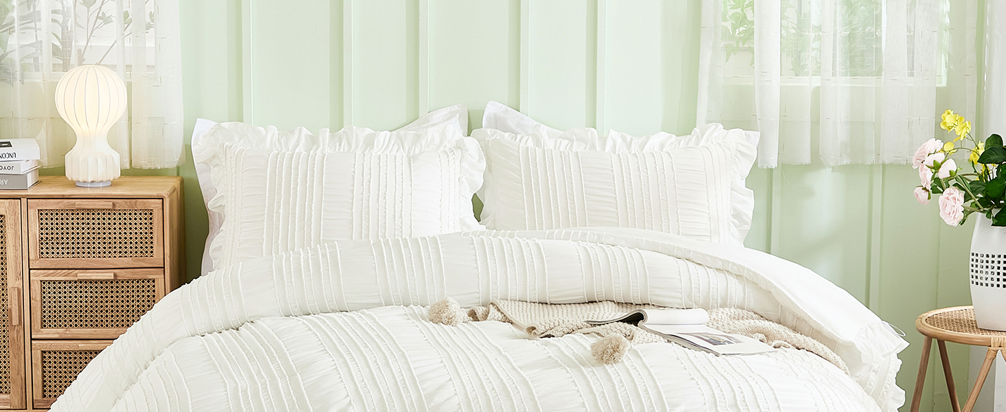 Seersucker Ruffle Comforter Set